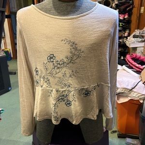 Long sleeve ruffled shirt